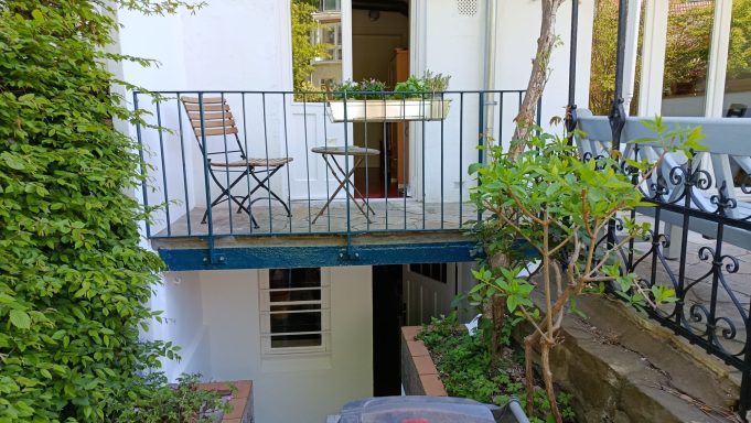 Gartenausgang Gartenausgang und Balkon